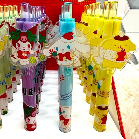 Set of 6 Christmas Sanrio Character Pens - Picture 5 of 5